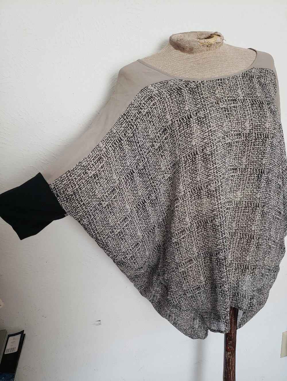 NOUGHTIES !!!! GOLDHAWK Silk Print Blocked Dolman Sz S